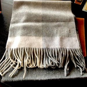 NWOT Joseph Abboud 100 cashmere scarf w fringe soft grey and medium grey 12x64